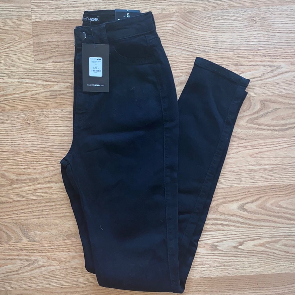 NWT Classic High waist skinny jeans! (black)
